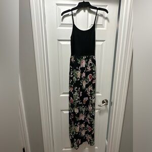 FOREVER 21 Black Floral Maxi Dress Size Small